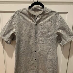 Lululemon Men’s Snapdown shirt